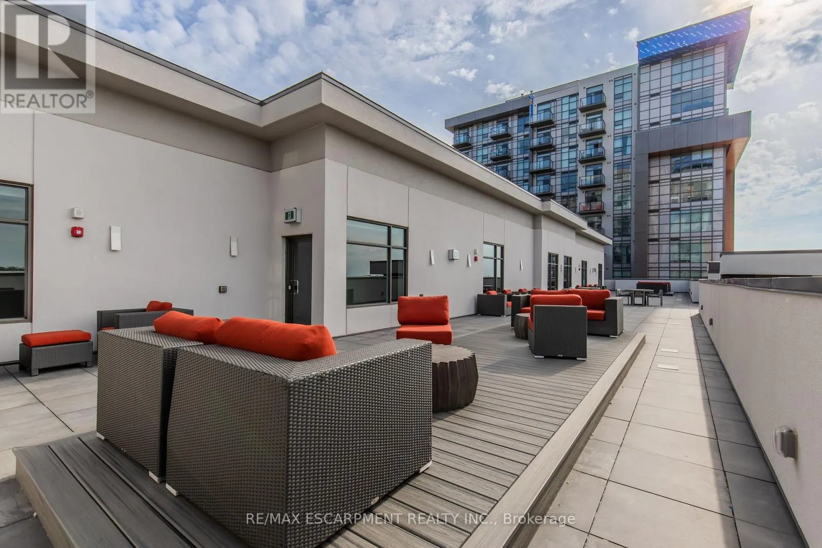 303 - 450 DUNDAS STREET