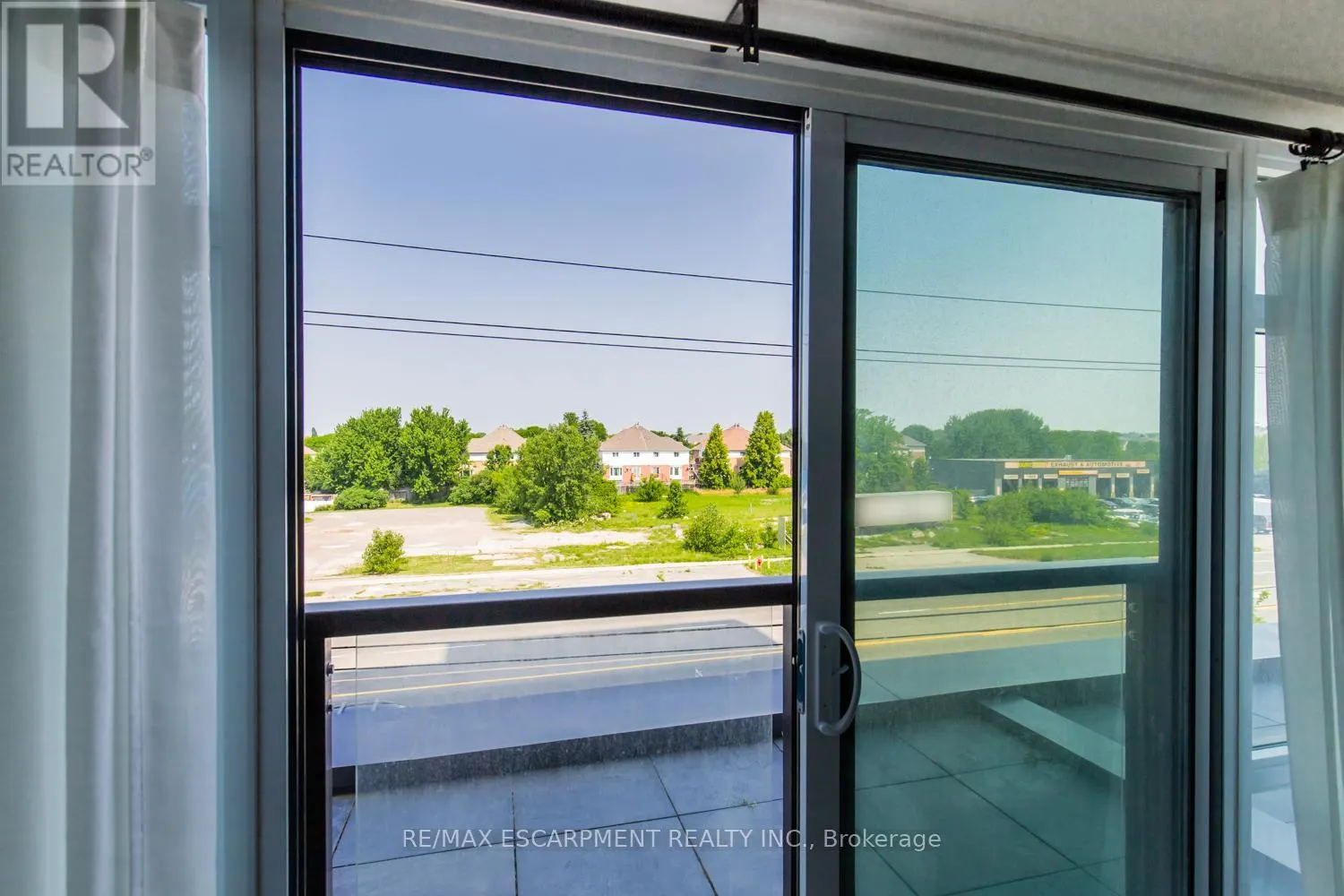 303 - 450 DUNDAS STREET