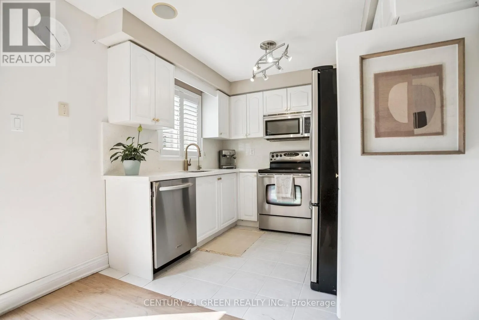102 NISKA DRIVE