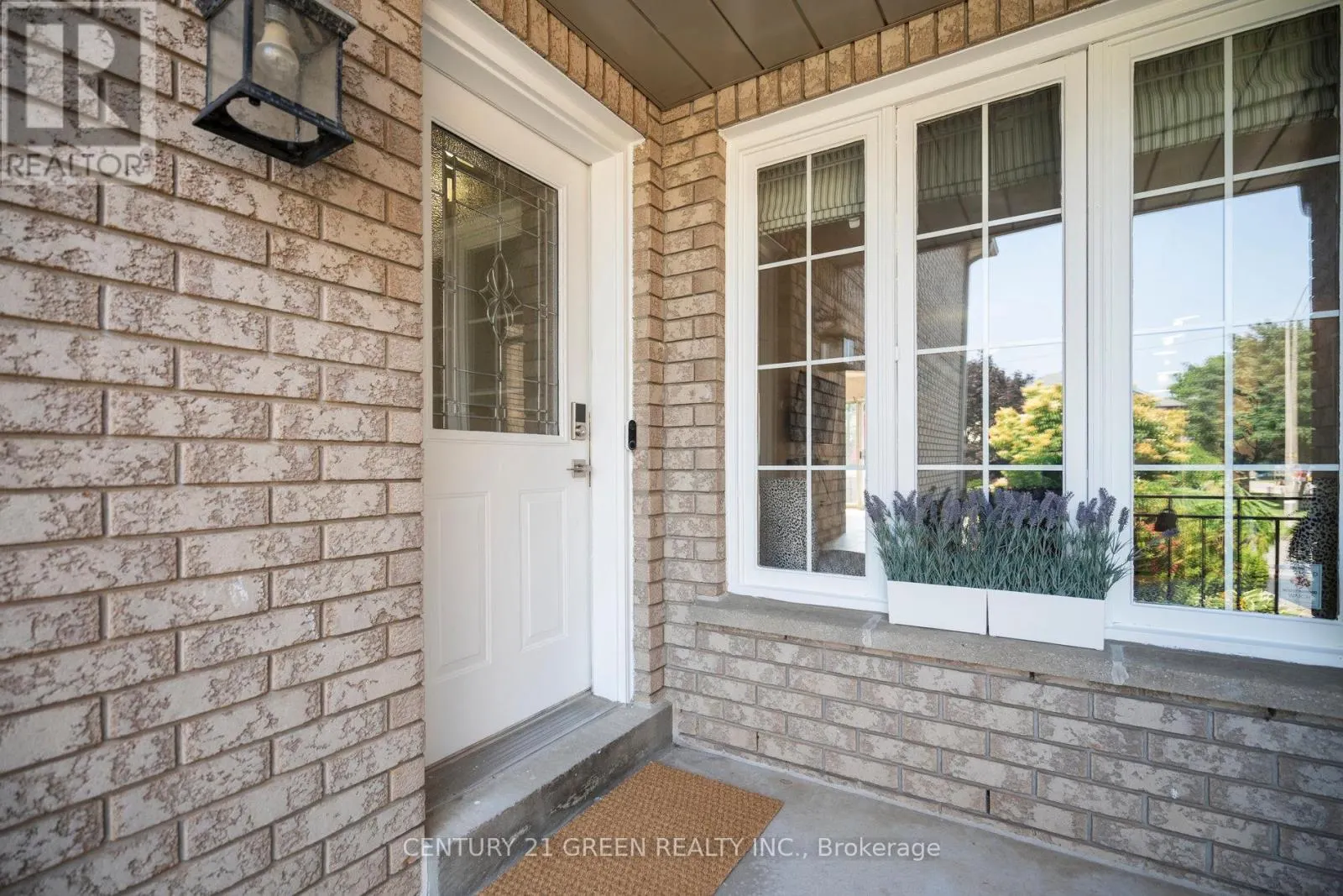 102 NISKA DRIVE