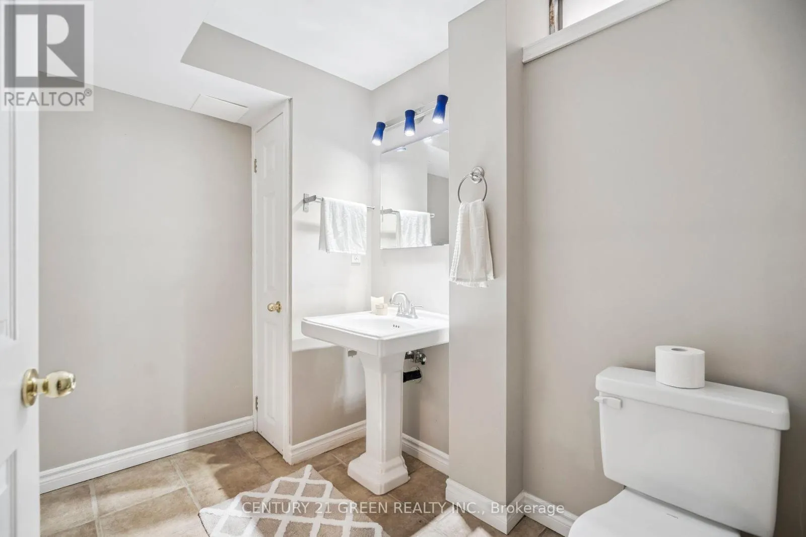 102 NISKA DRIVE