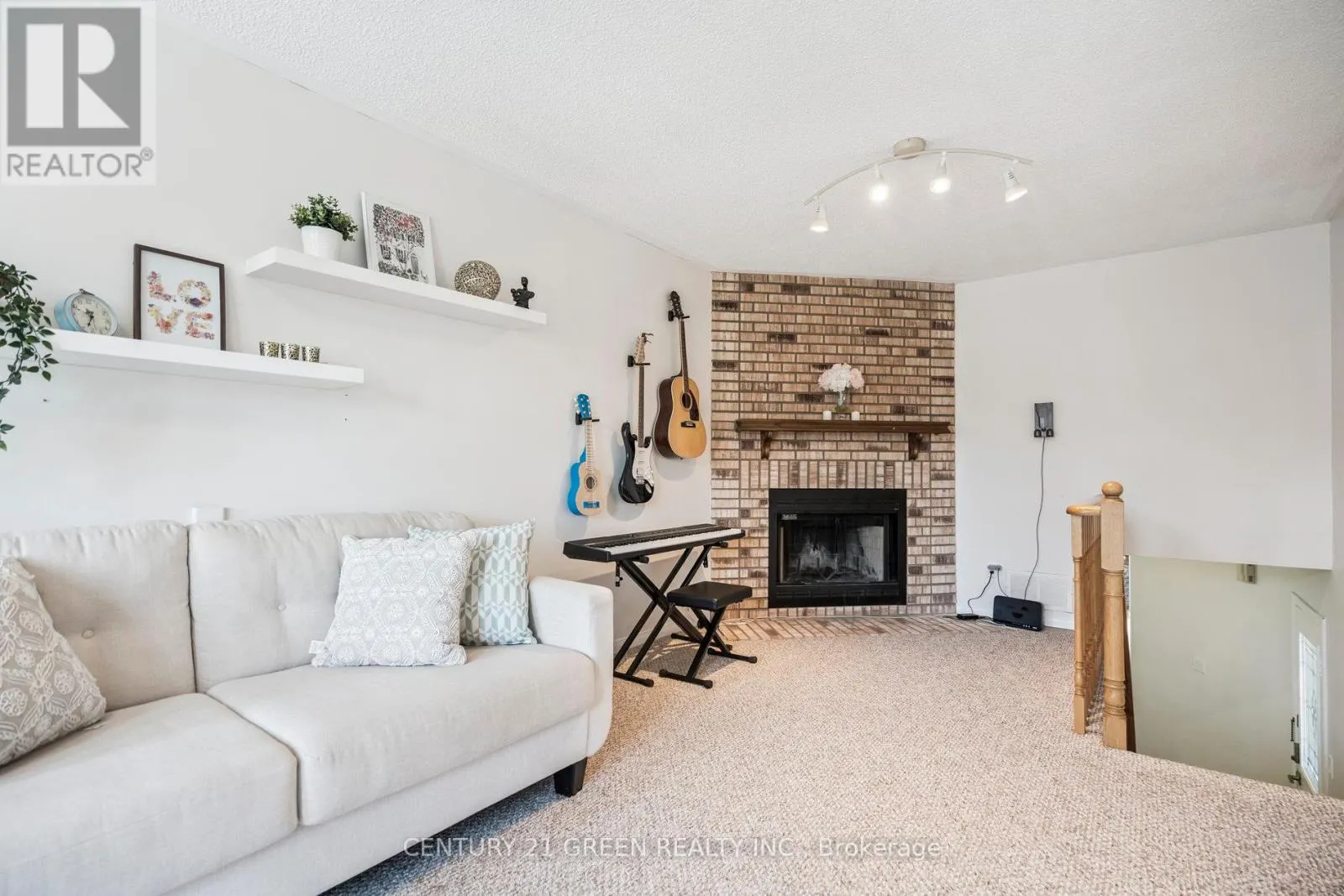 102 NISKA DRIVE