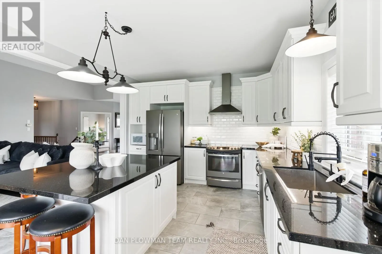 47 SONGBIRD CRESCENT