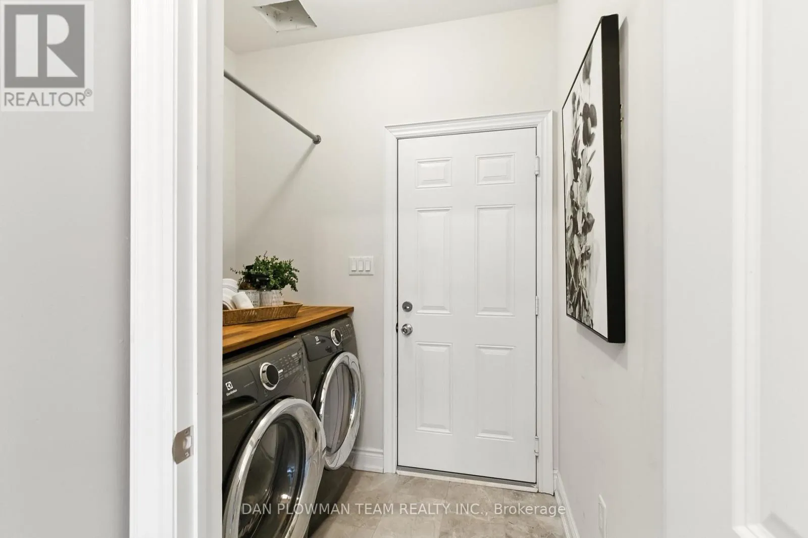 47 SONGBIRD CRESCENT