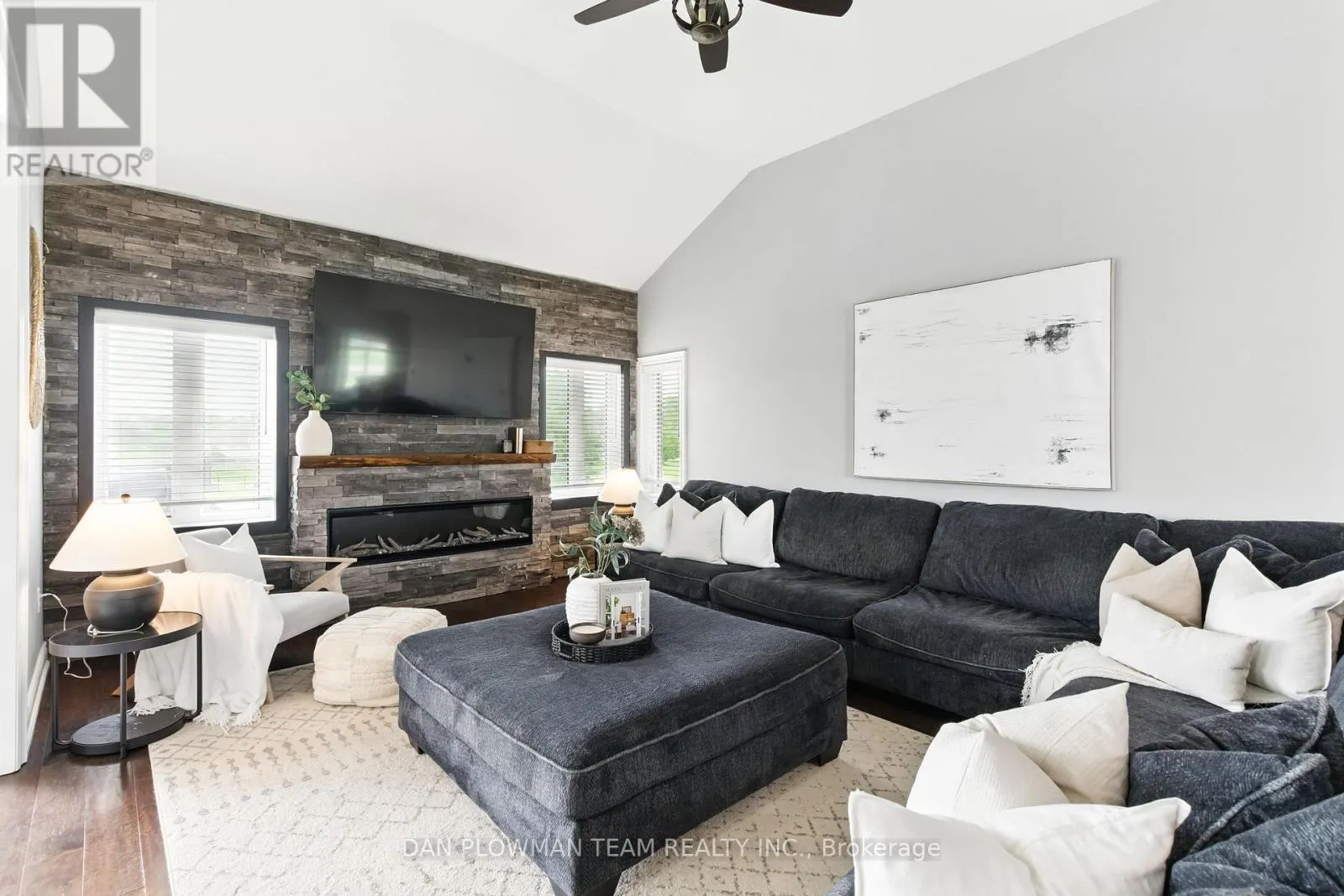 47 SONGBIRD CRESCENT