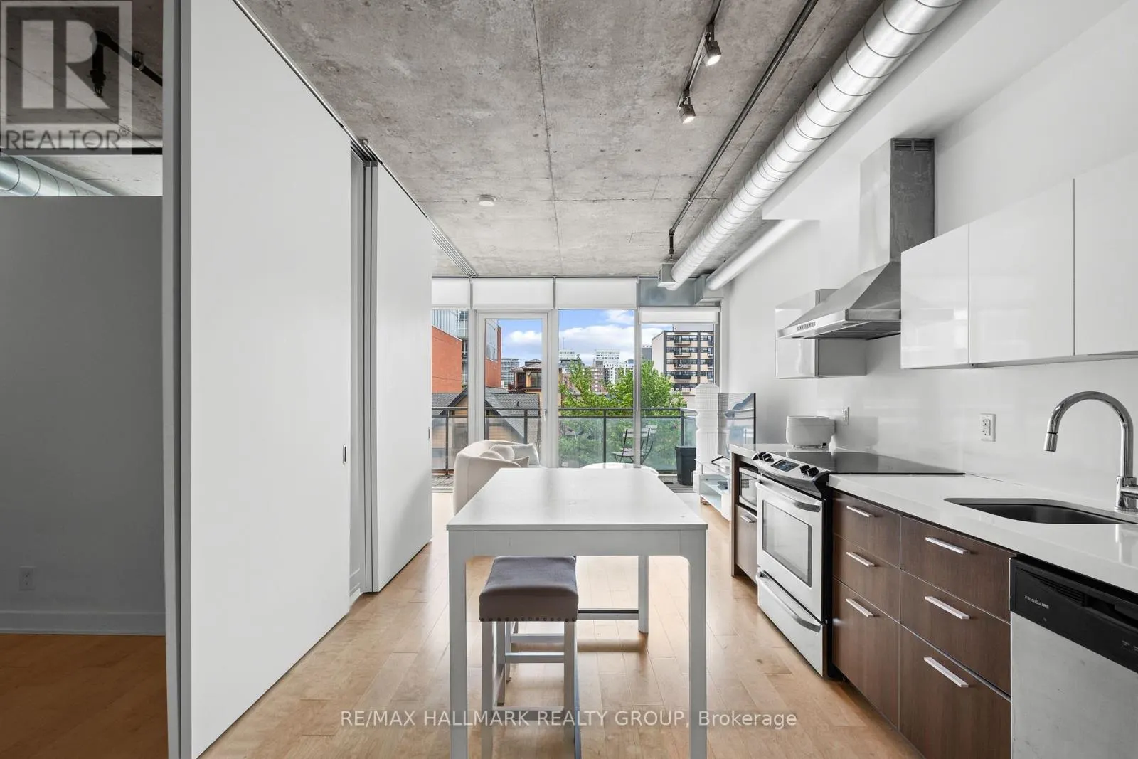 438 - 340 MCLEOD STREET