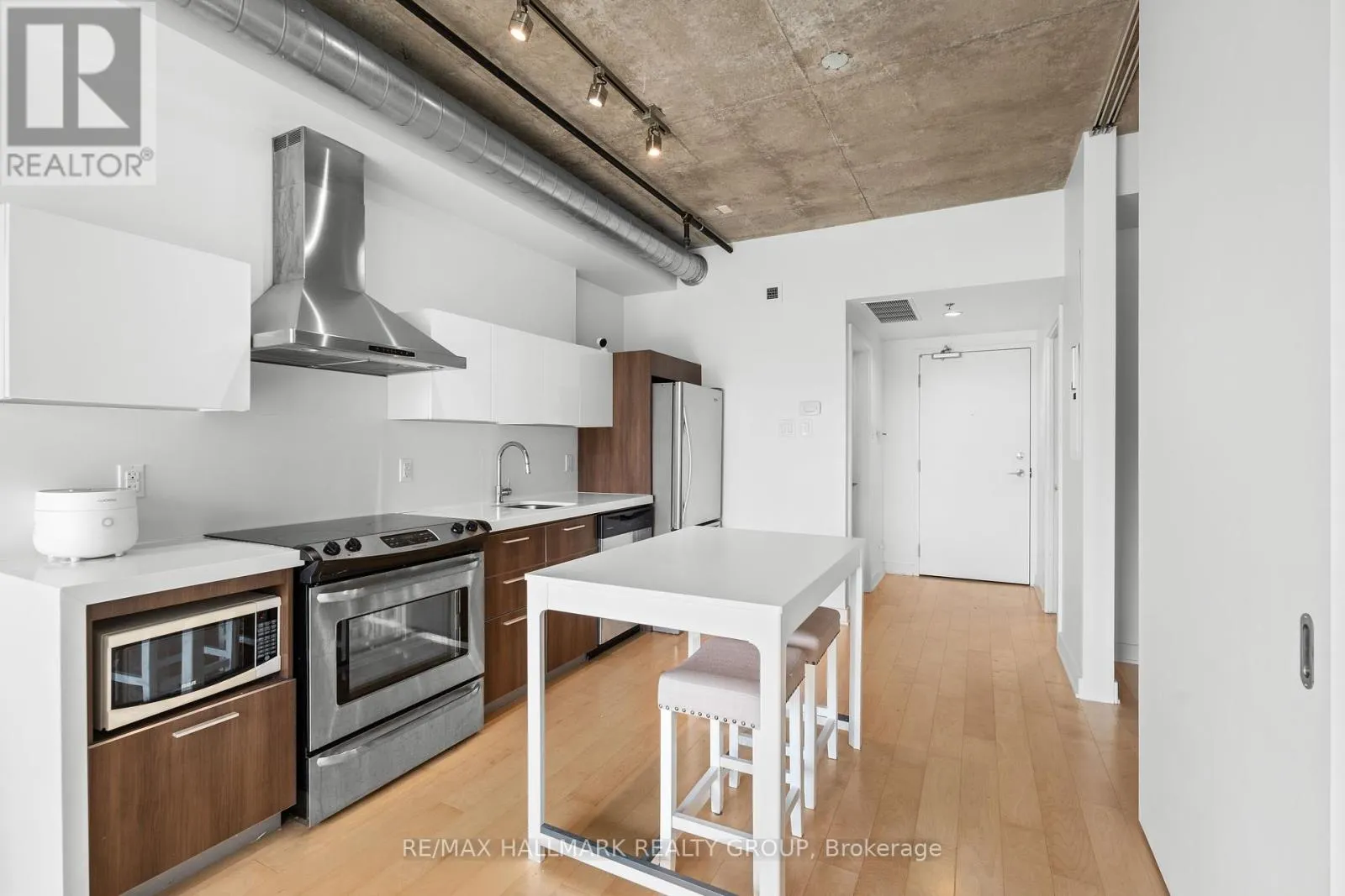 438 - 340 MCLEOD STREET