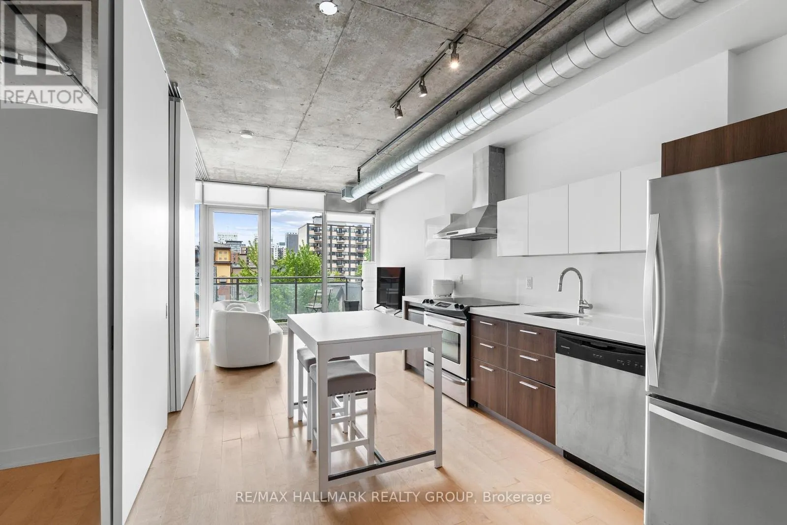 438 - 340 MCLEOD STREET