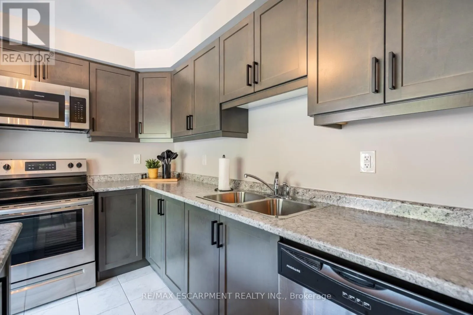 15 - 230 AVONSYDE BOULEVARD