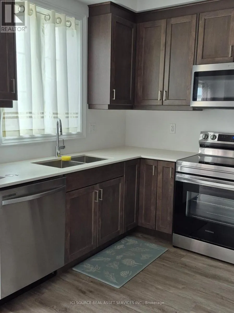 111 - 575 WOODWARD AVENUE