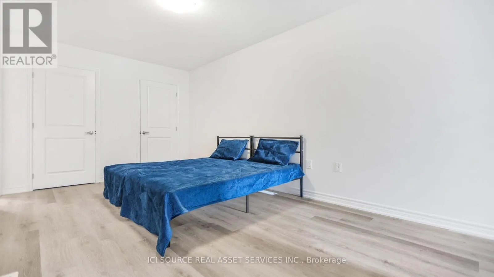 111 - 575 WOODWARD AVENUE