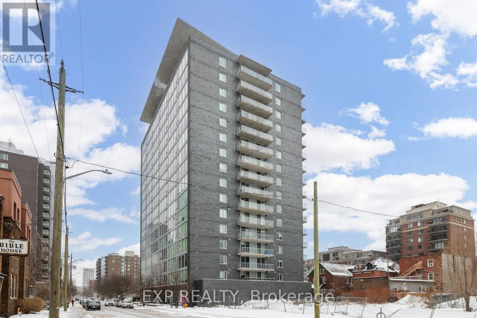 812 - 300 LISGAR STREET