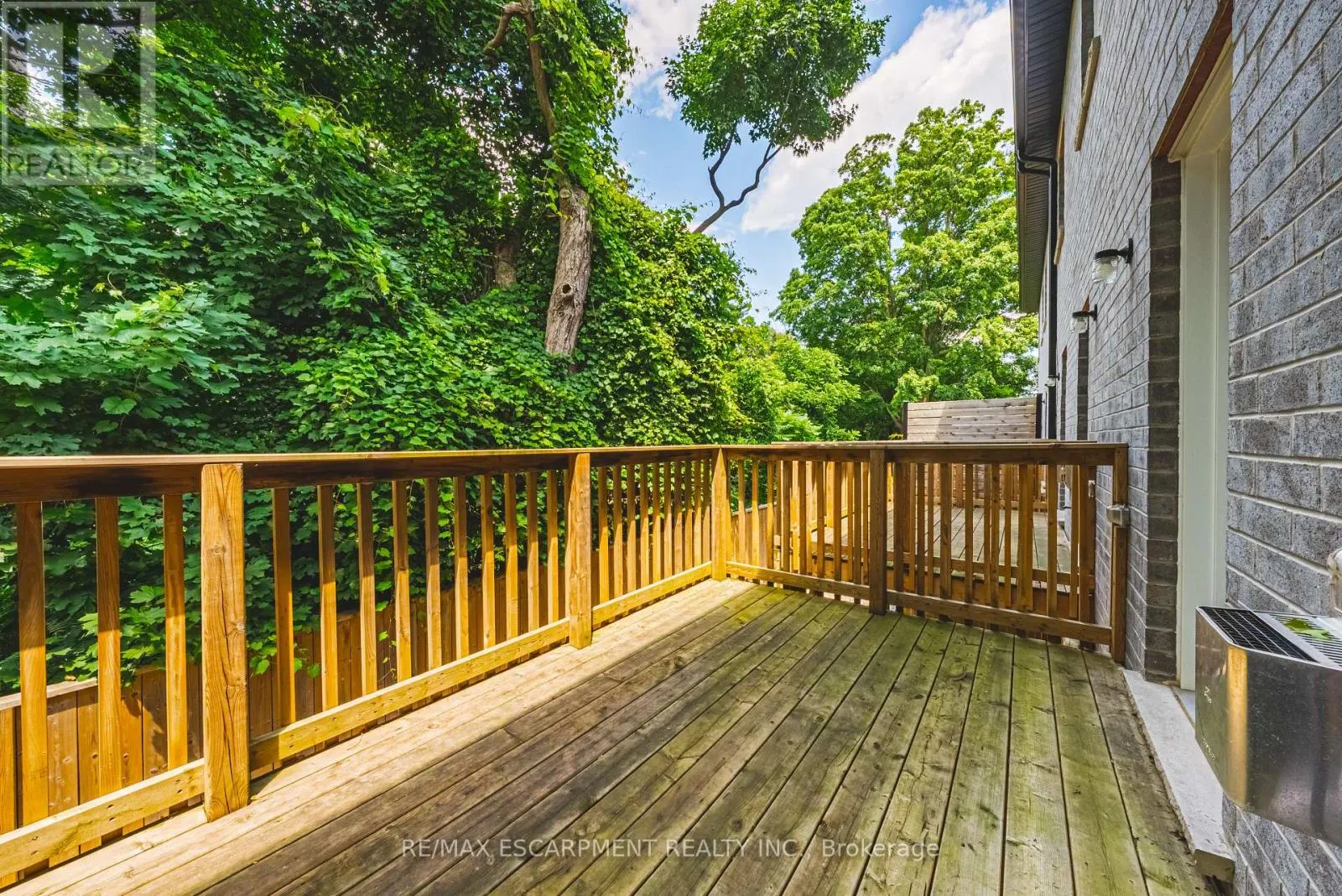 6 - 111 WILSON STREET E