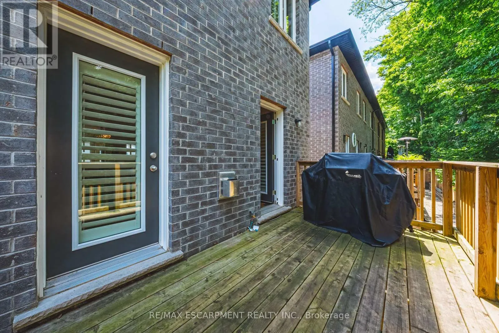 6 - 111 WILSON STREET E