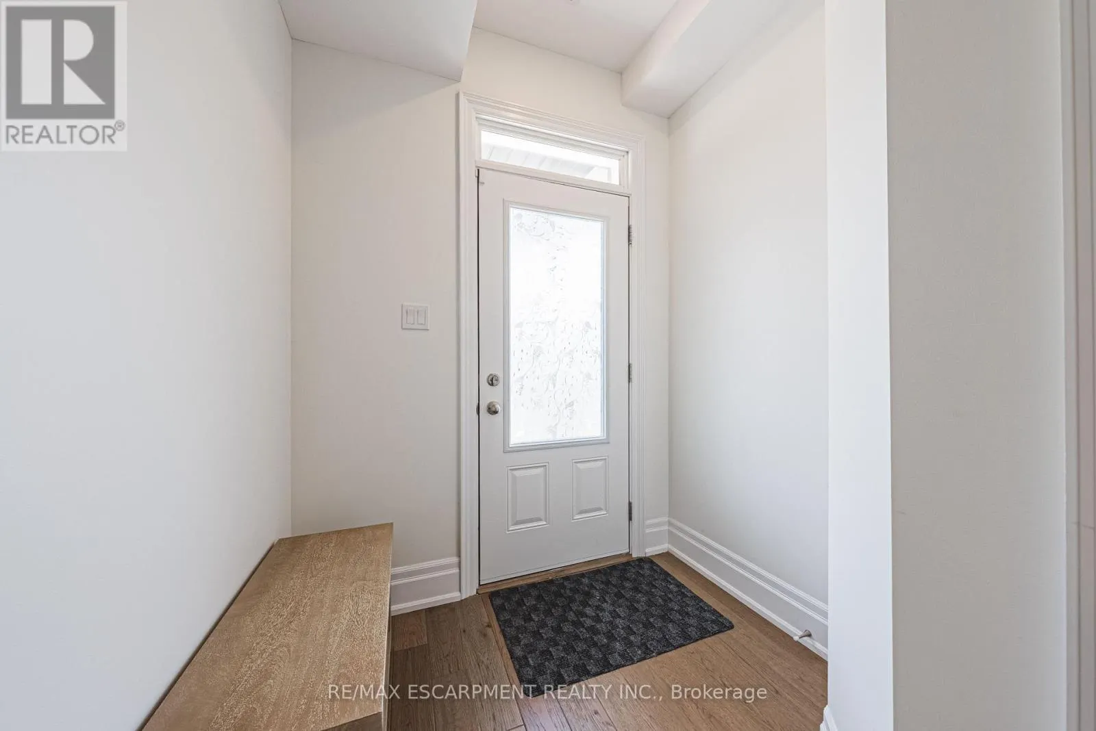 6 - 111 WILSON STREET E