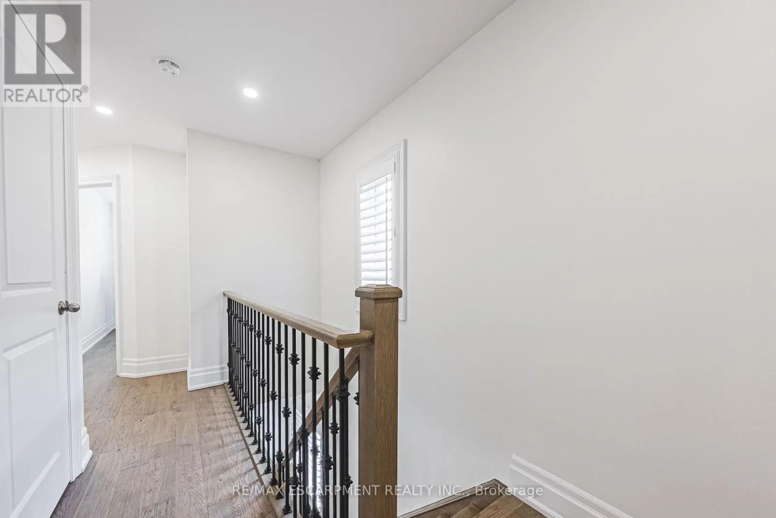 6 - 111 WILSON STREET E