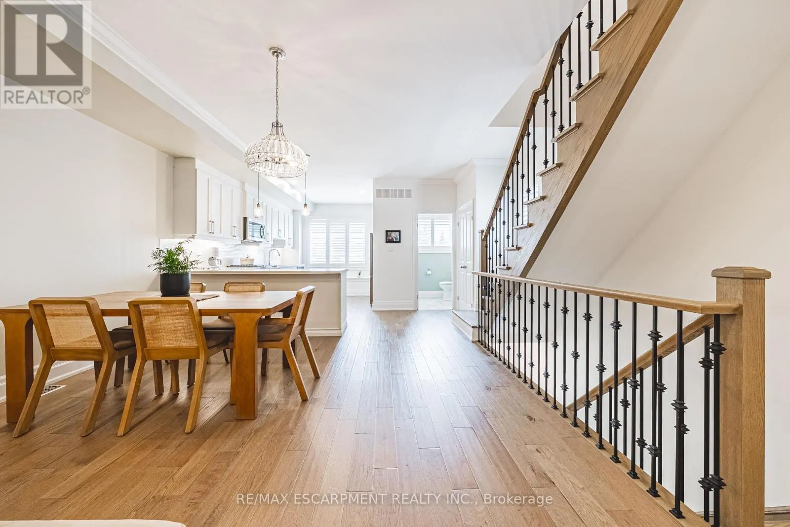 6 - 111 WILSON STREET E