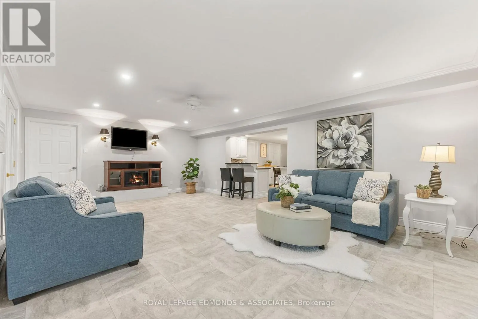 731 FRANCIE LANE