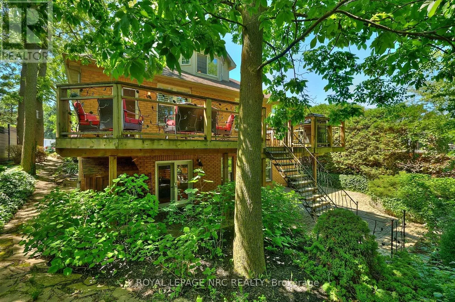 7 SCOTTDALE COURT