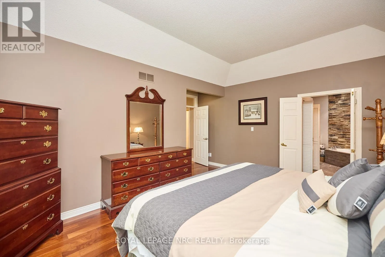 7 SCOTTDALE COURT