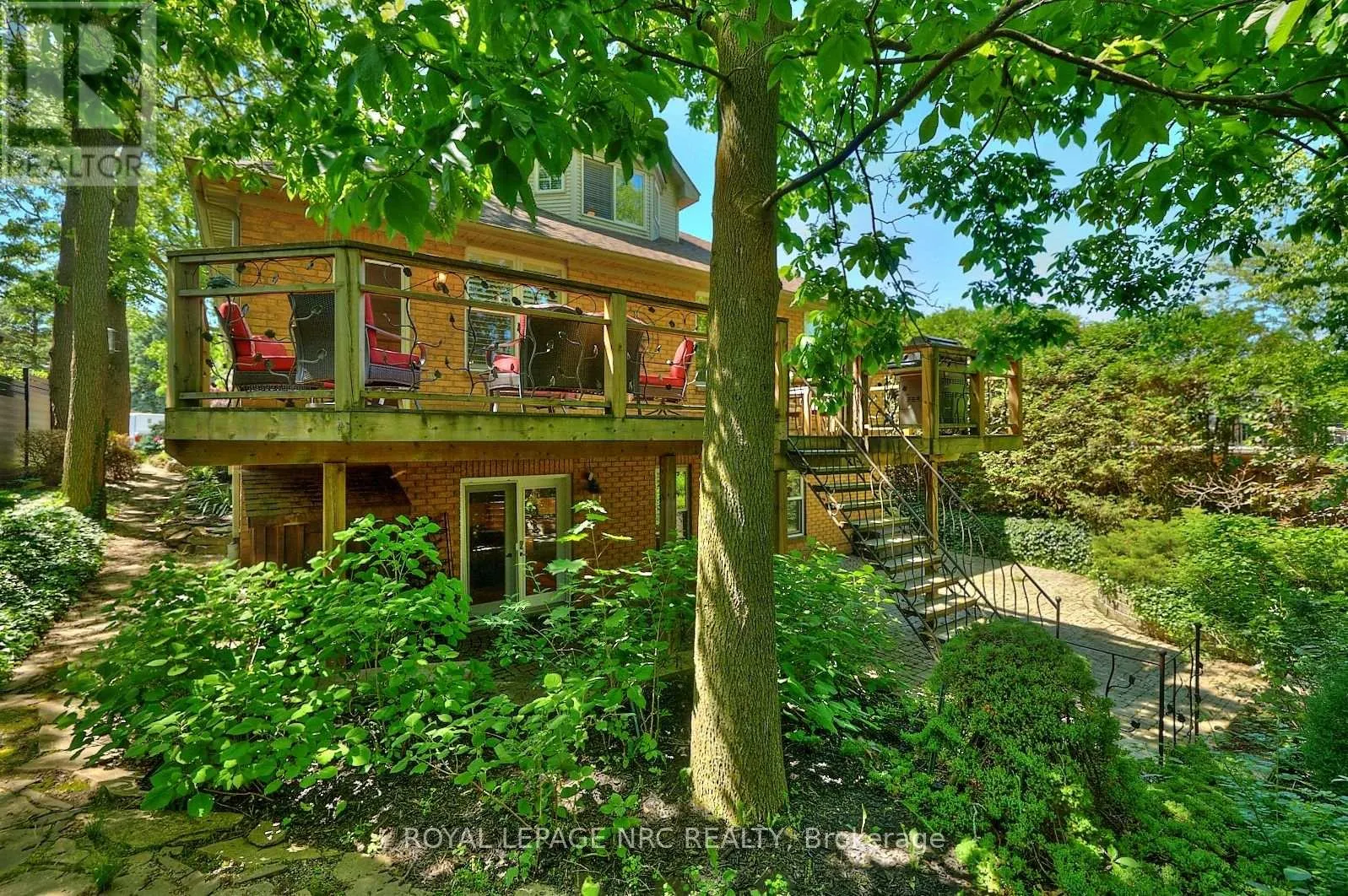 7 SCOTTDALE COURT