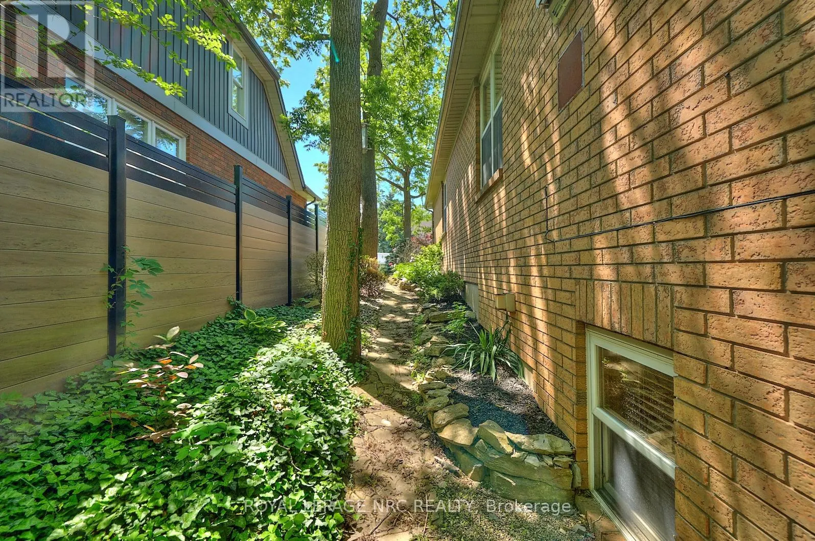 7 SCOTTDALE COURT