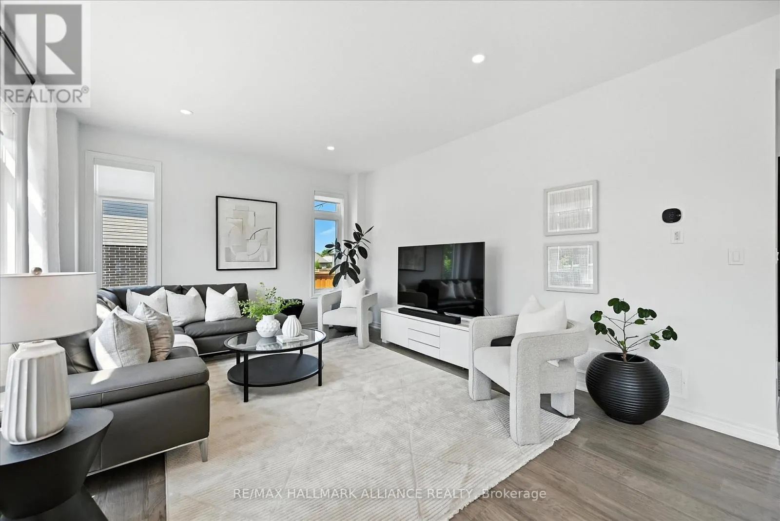 22 - 4297 EAST AVENUE E