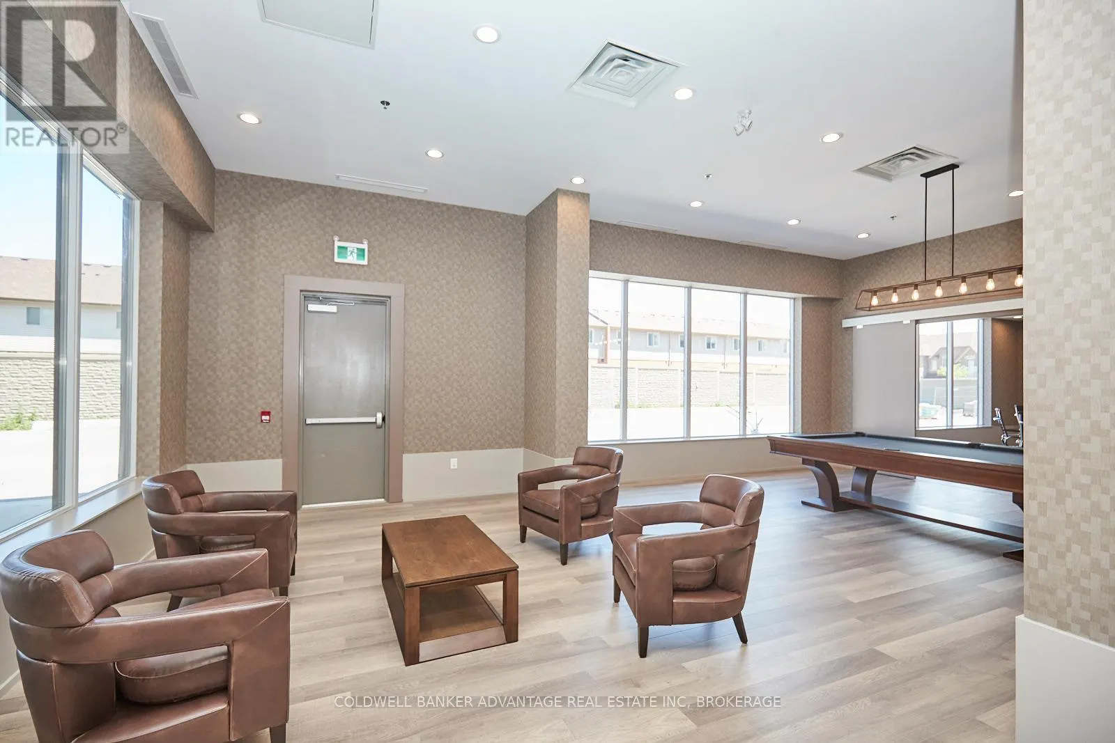 610 - 550 NORTH SERVICE ROAD, #610