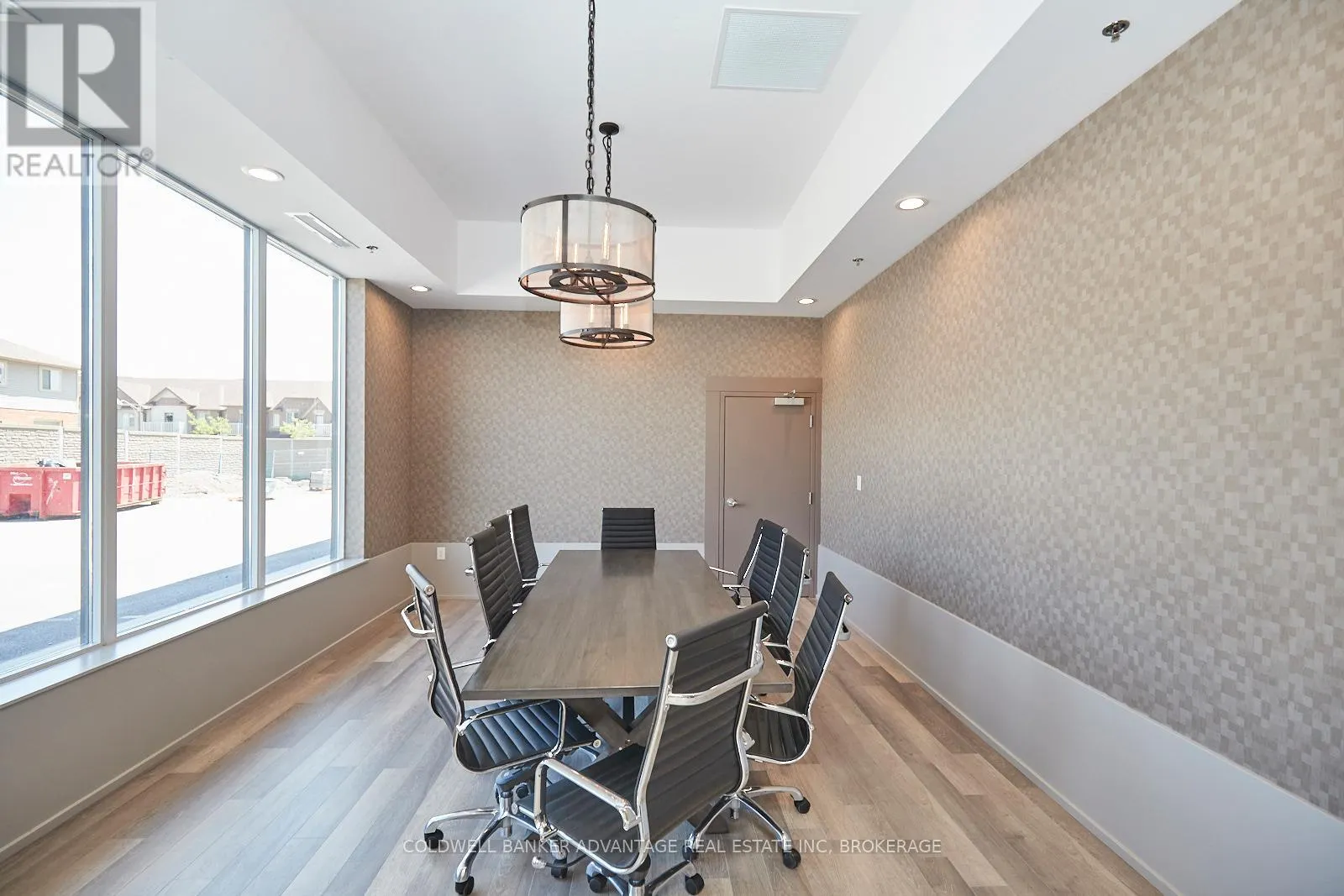 610 - 550 NORTH SERVICE ROAD, #610
