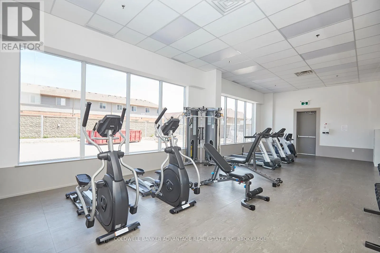 610 - 550 NORTH SERVICE ROAD, #610