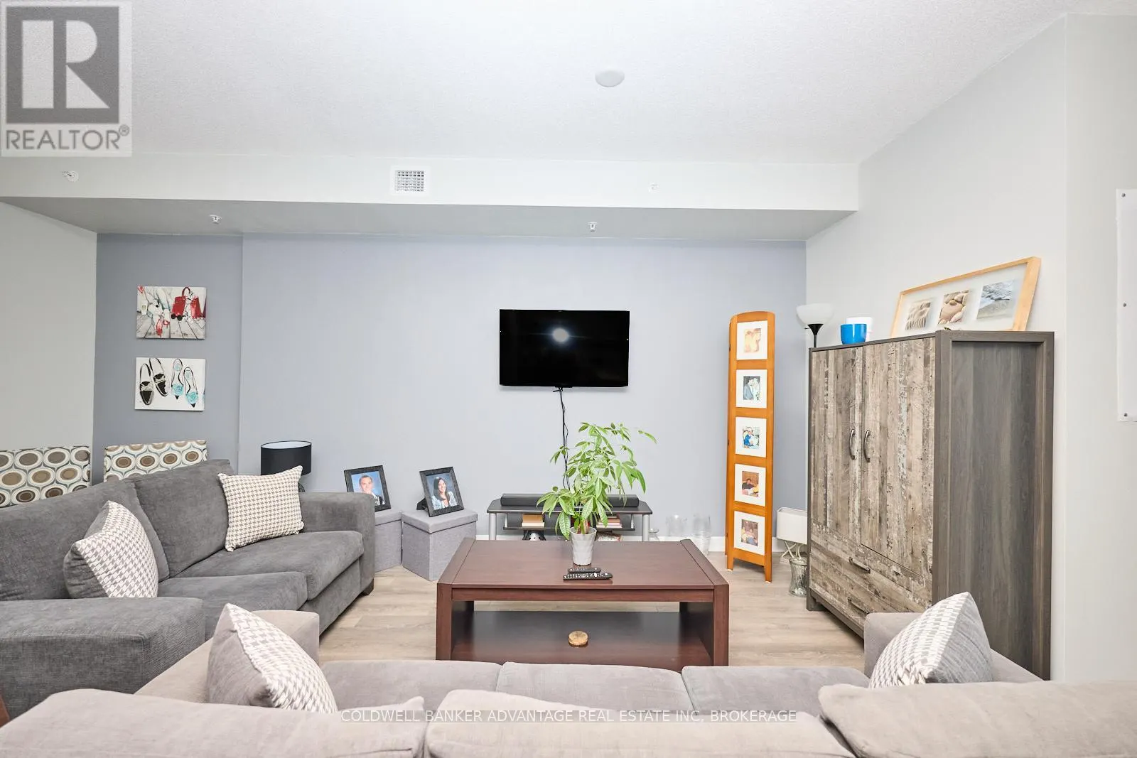 610 - 550 NORTH SERVICE ROAD, #610