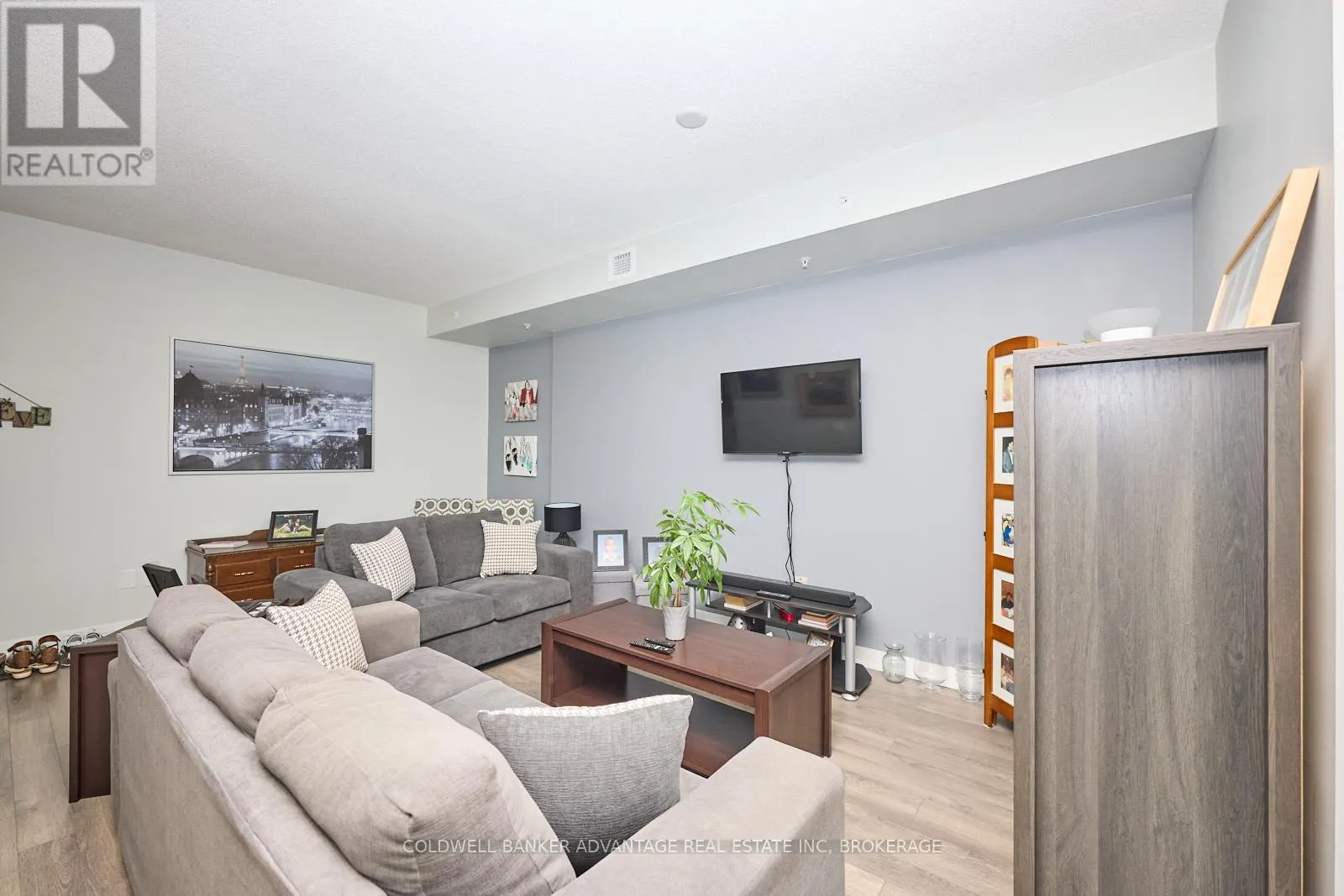 610 - 550 NORTH SERVICE ROAD, #610