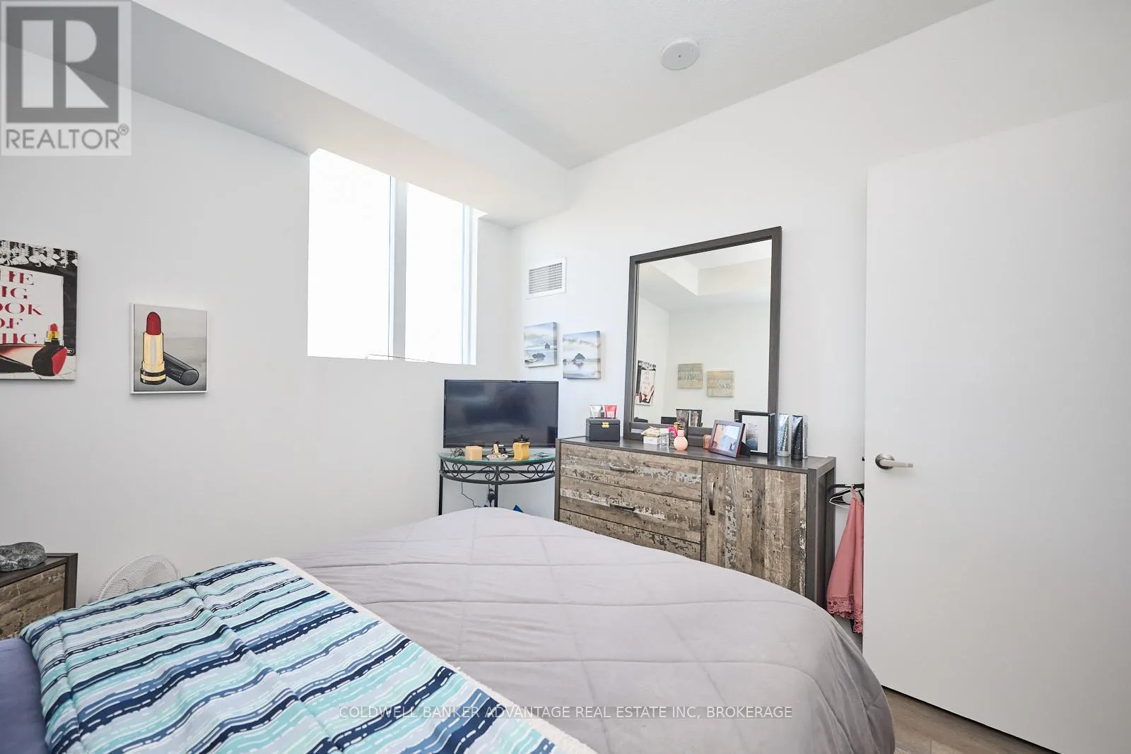 610 - 550 NORTH SERVICE ROAD, #610