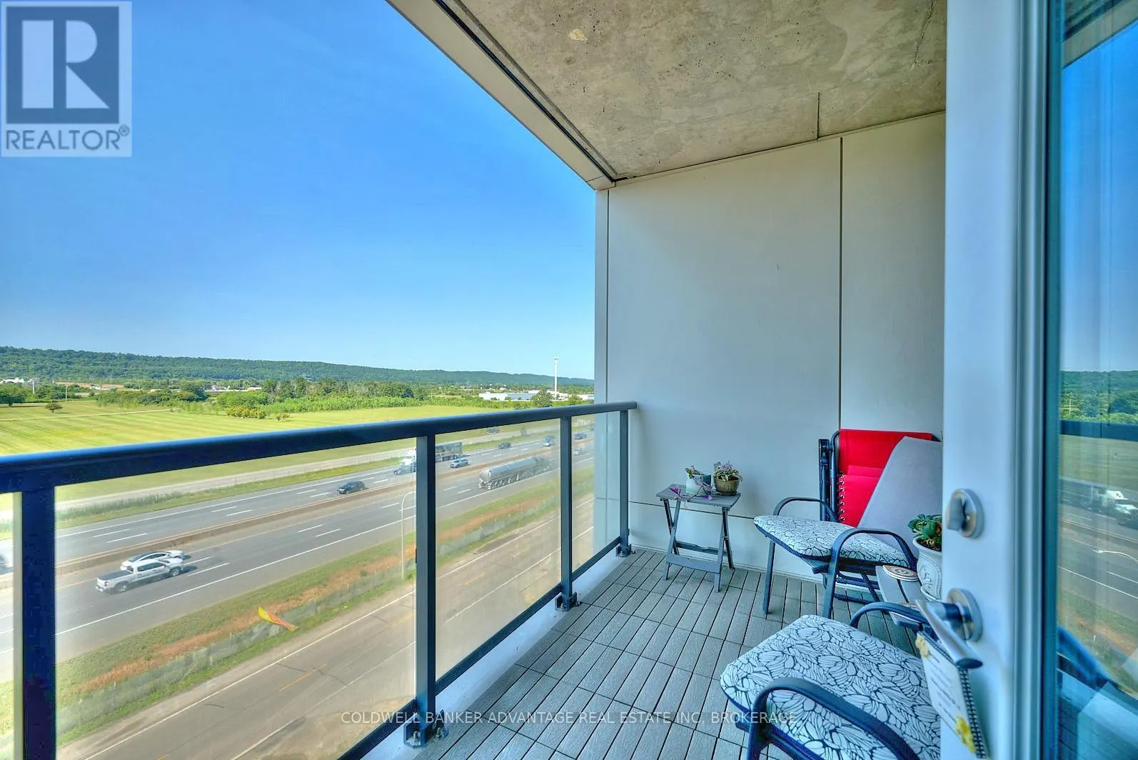 610 - 550 NORTH SERVICE ROAD, #610