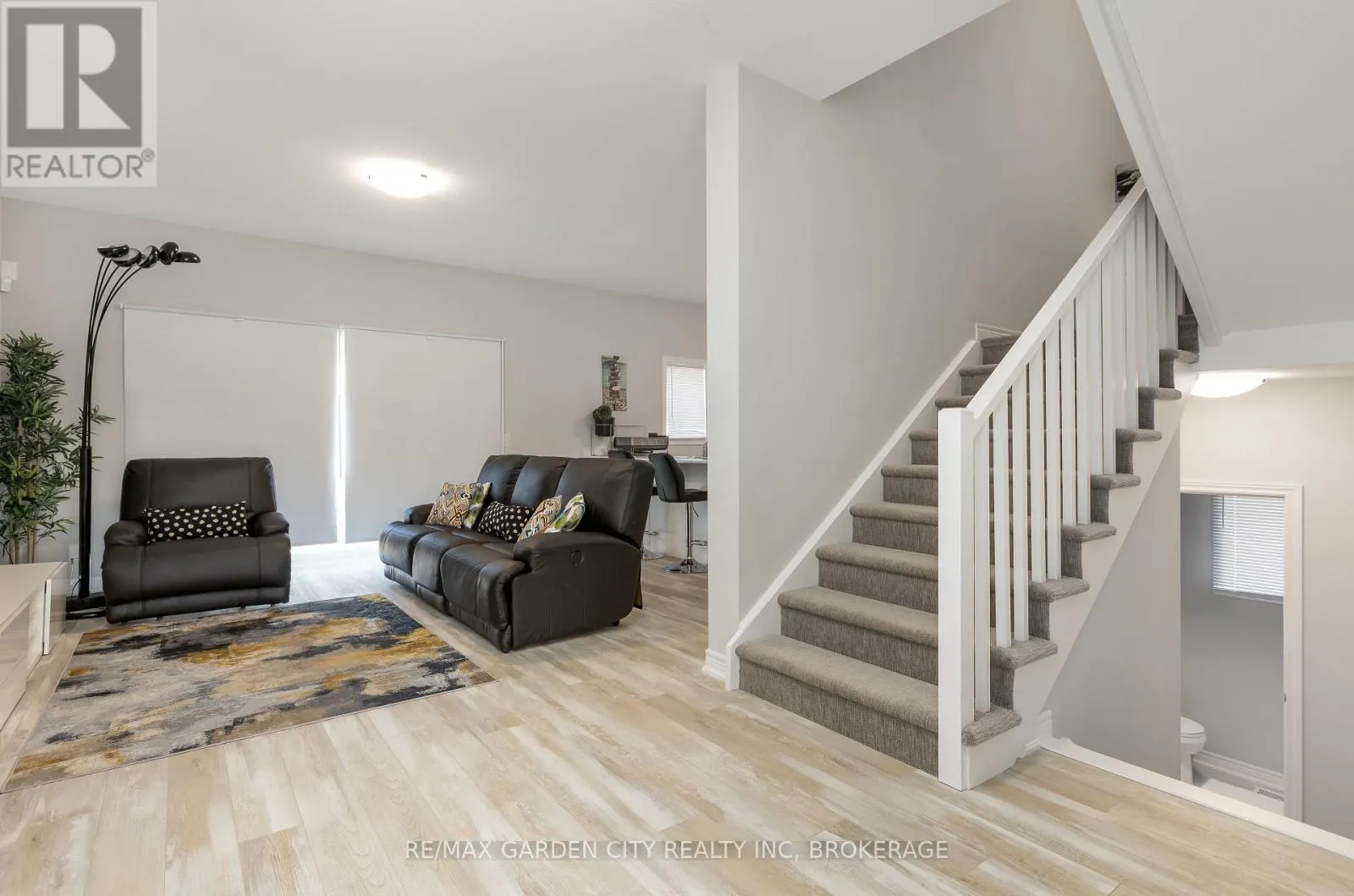 33 BOUNTY AVENUE