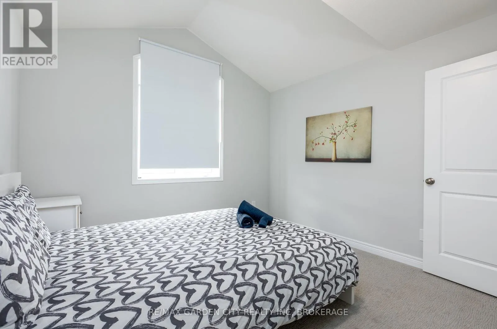 33 BOUNTY AVENUE