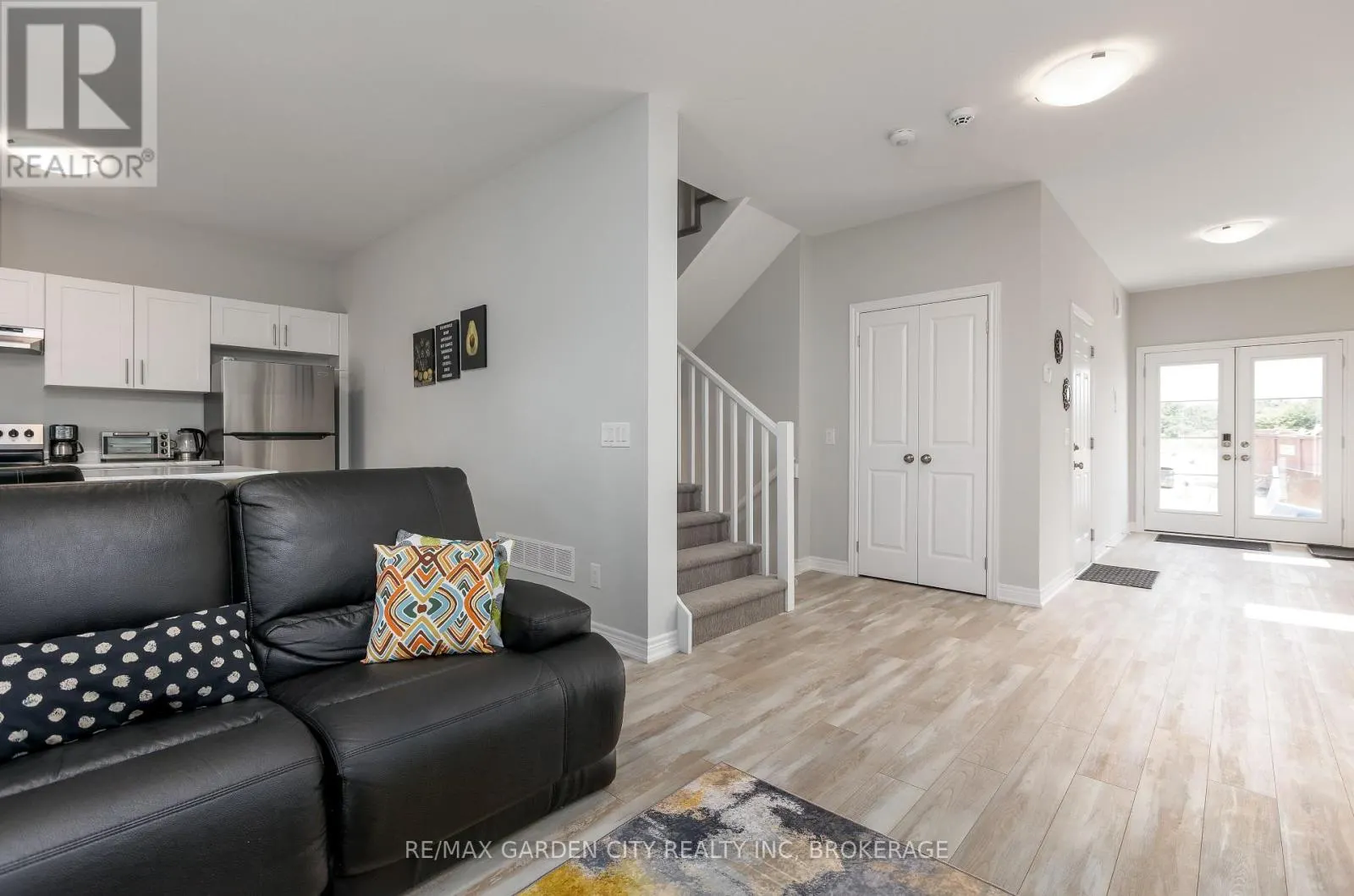 33 BOUNTY AVENUE