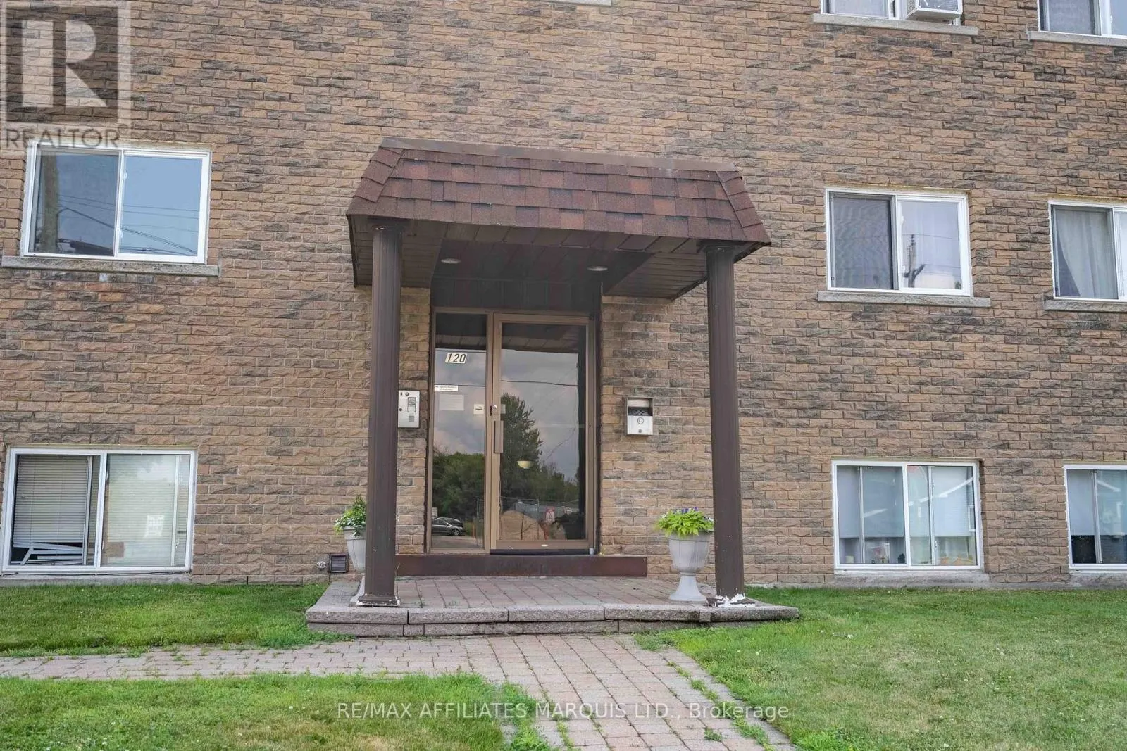 120 MILITARY ROAD