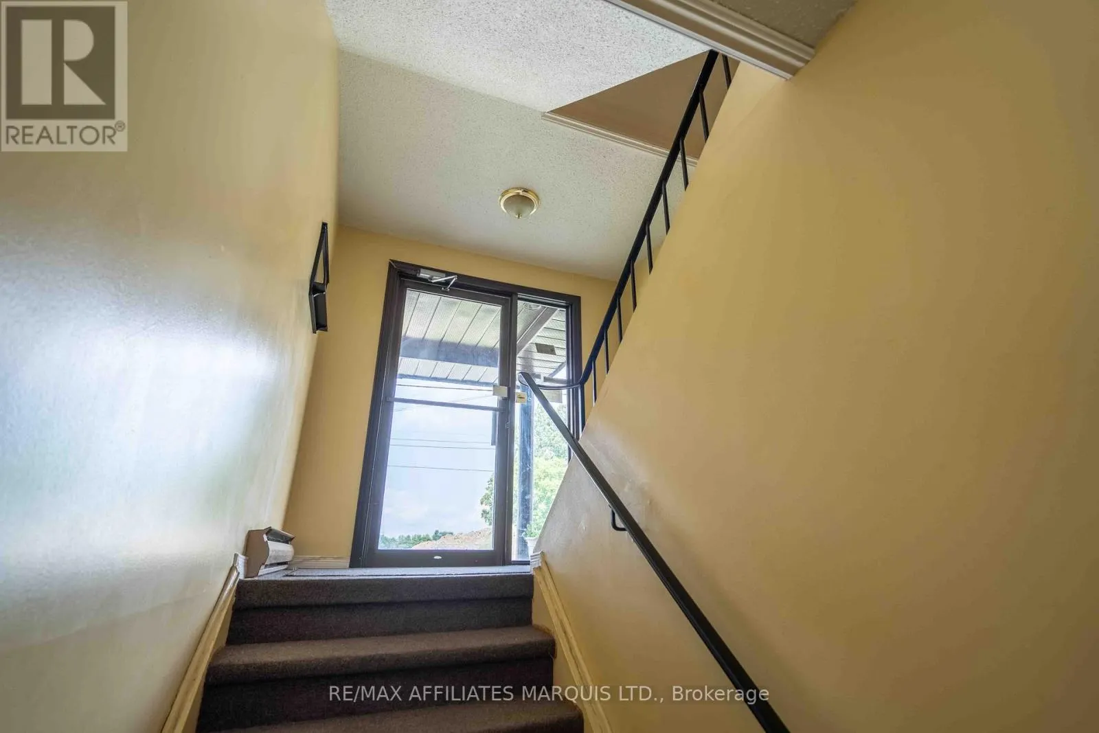 120 MILITARY ROAD