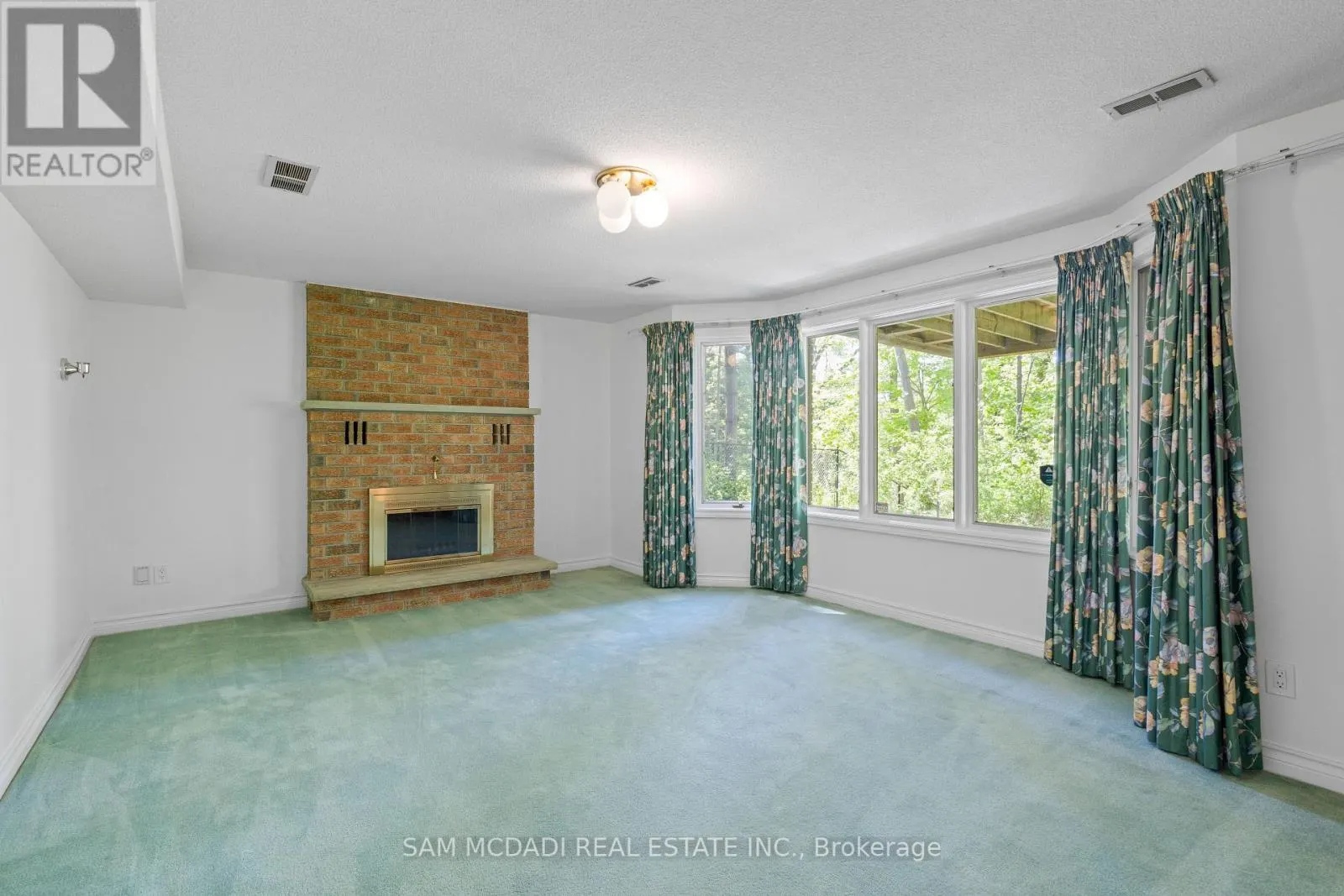 83 ROYAL OAK DRIVE