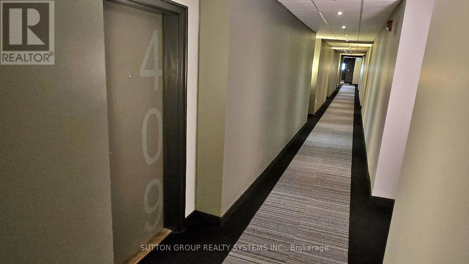 409 - 520 NORTH SERVICE ROAD