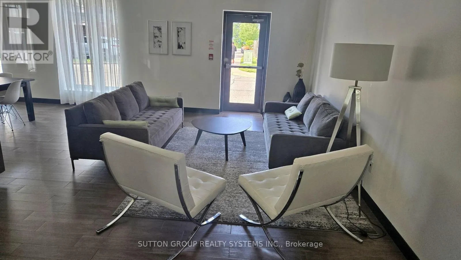 409 - 520 NORTH SERVICE ROAD