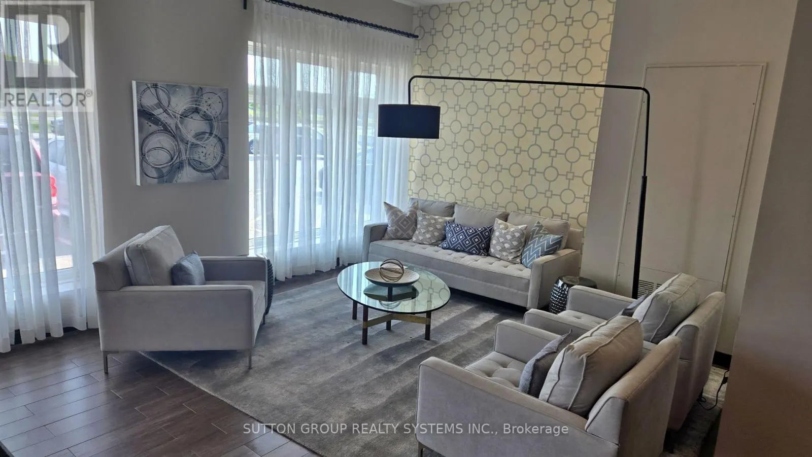 409 - 520 NORTH SERVICE ROAD