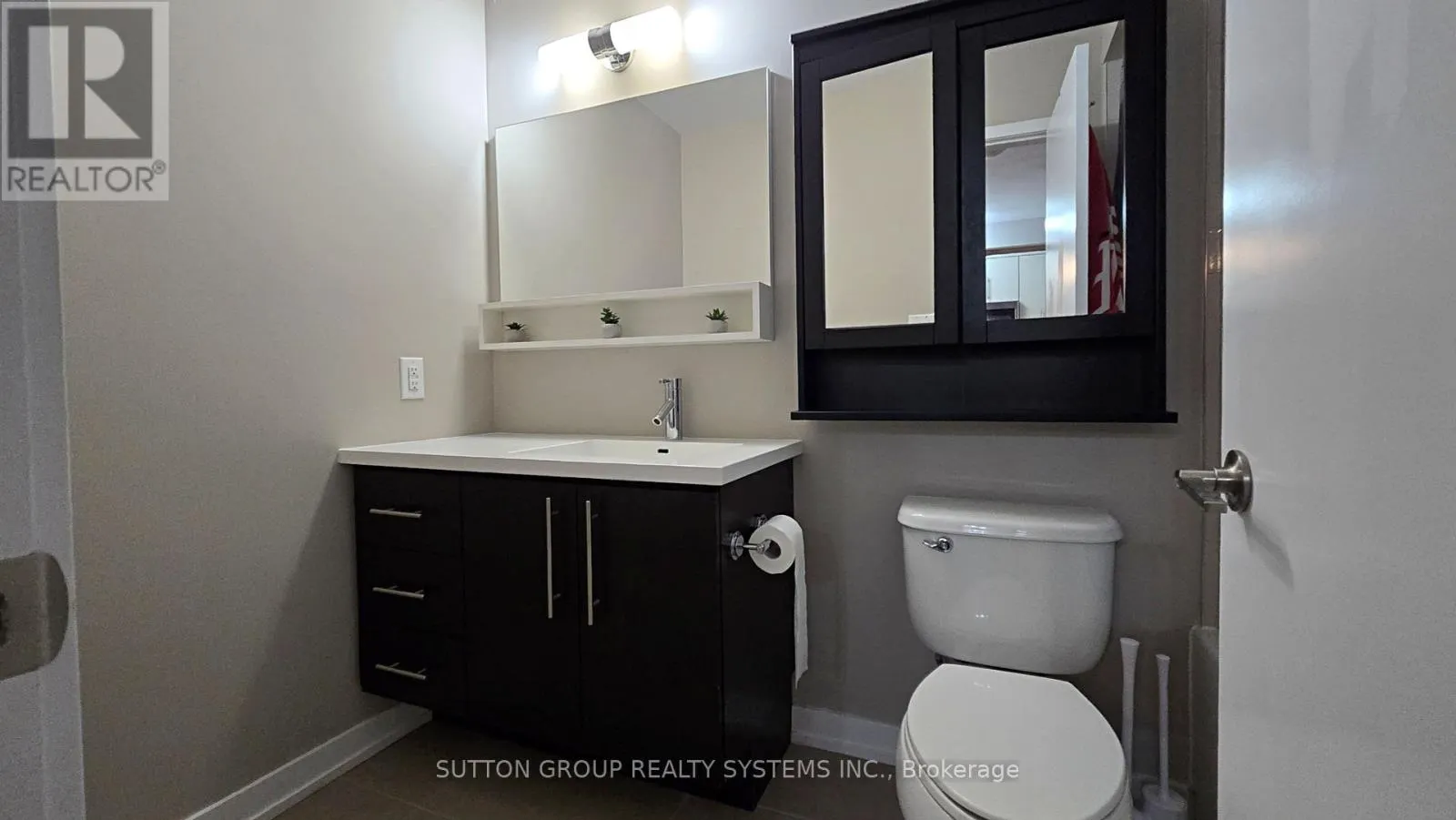 409 - 520 NORTH SERVICE ROAD