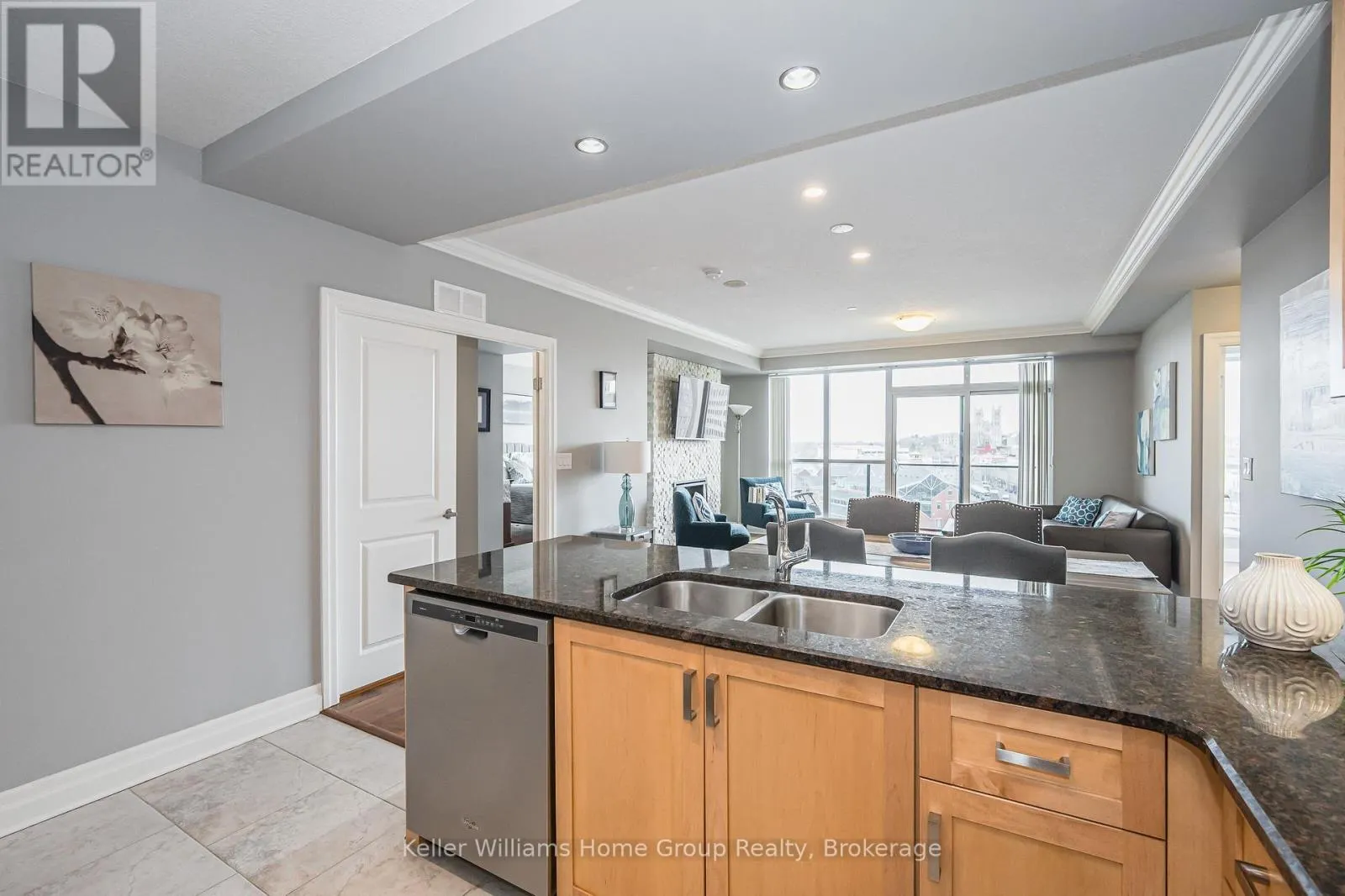 901 - 150 WELLINGTON STREET E, #901