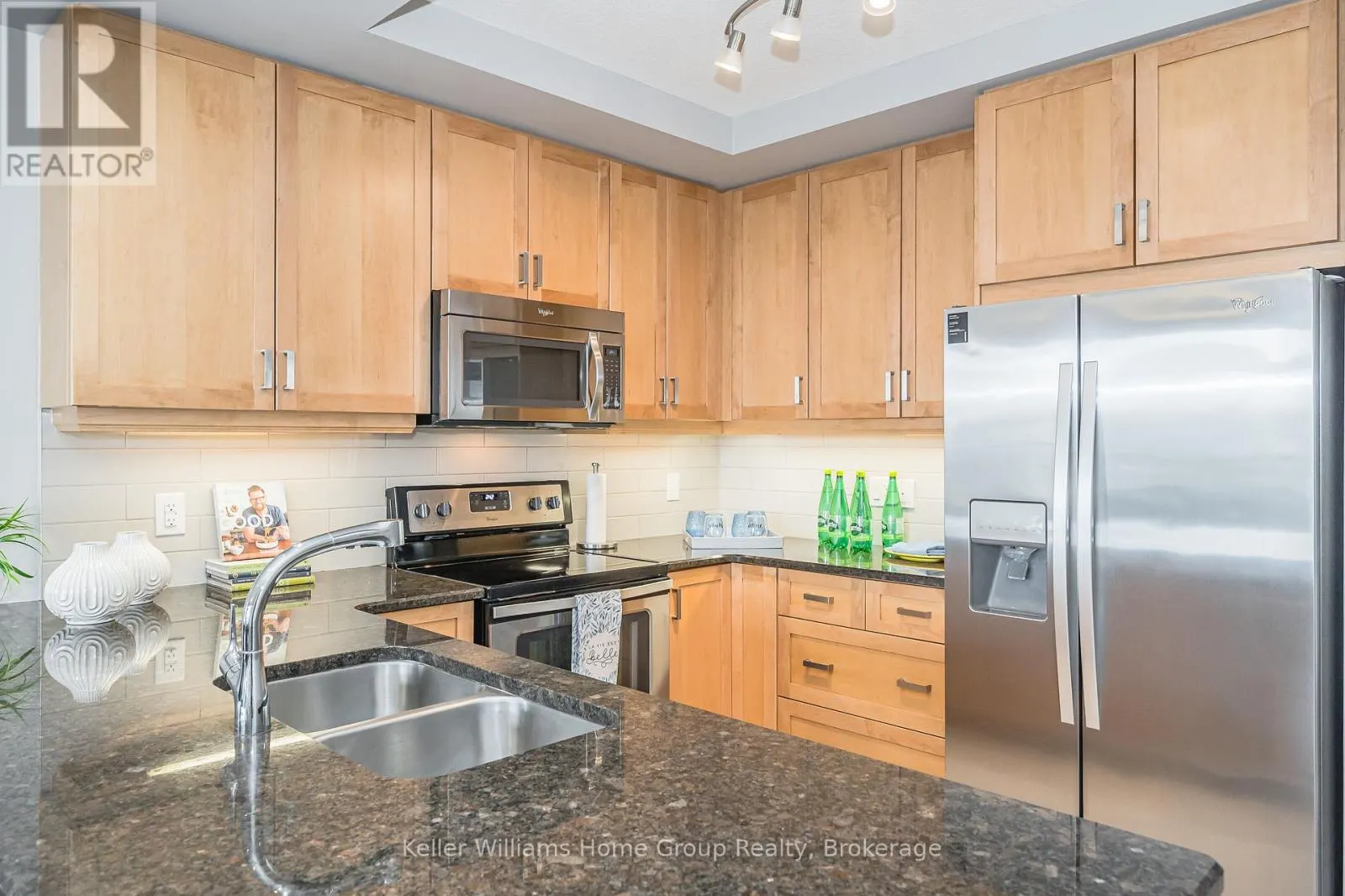 901 - 150 WELLINGTON STREET E, #901
