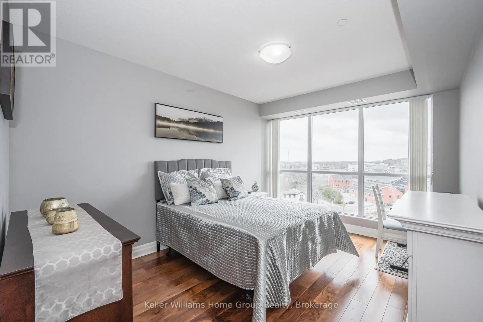 901 - 150 WELLINGTON STREET E, #901