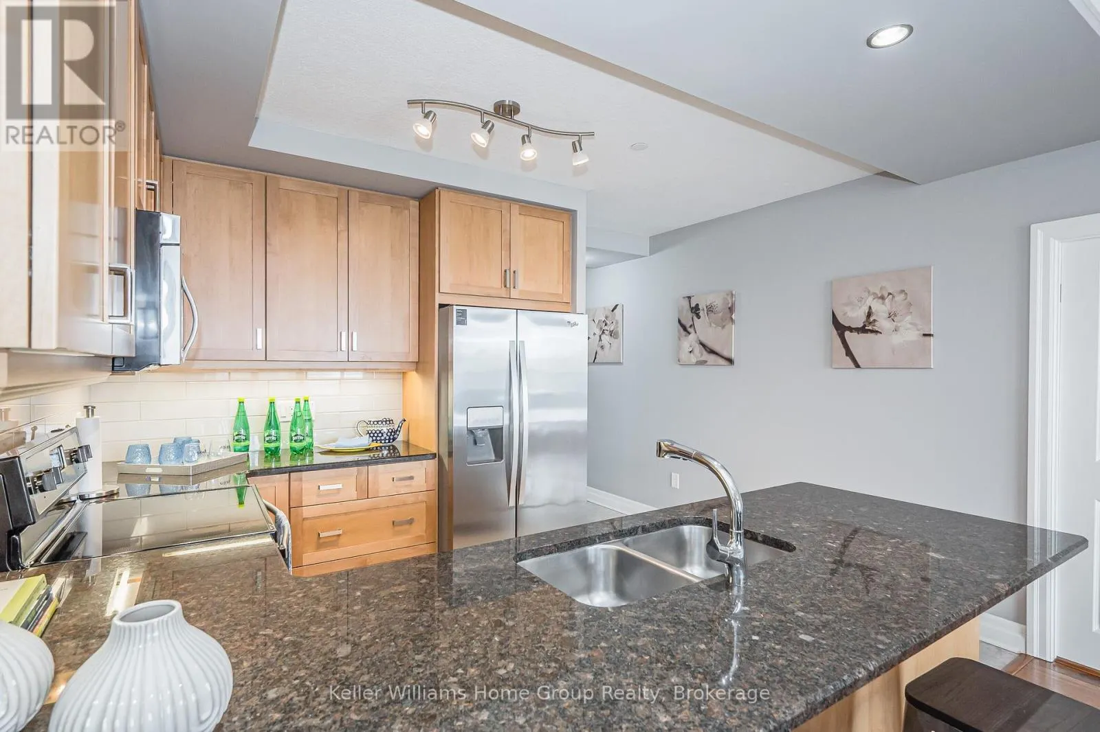901 - 150 WELLINGTON STREET E, #901