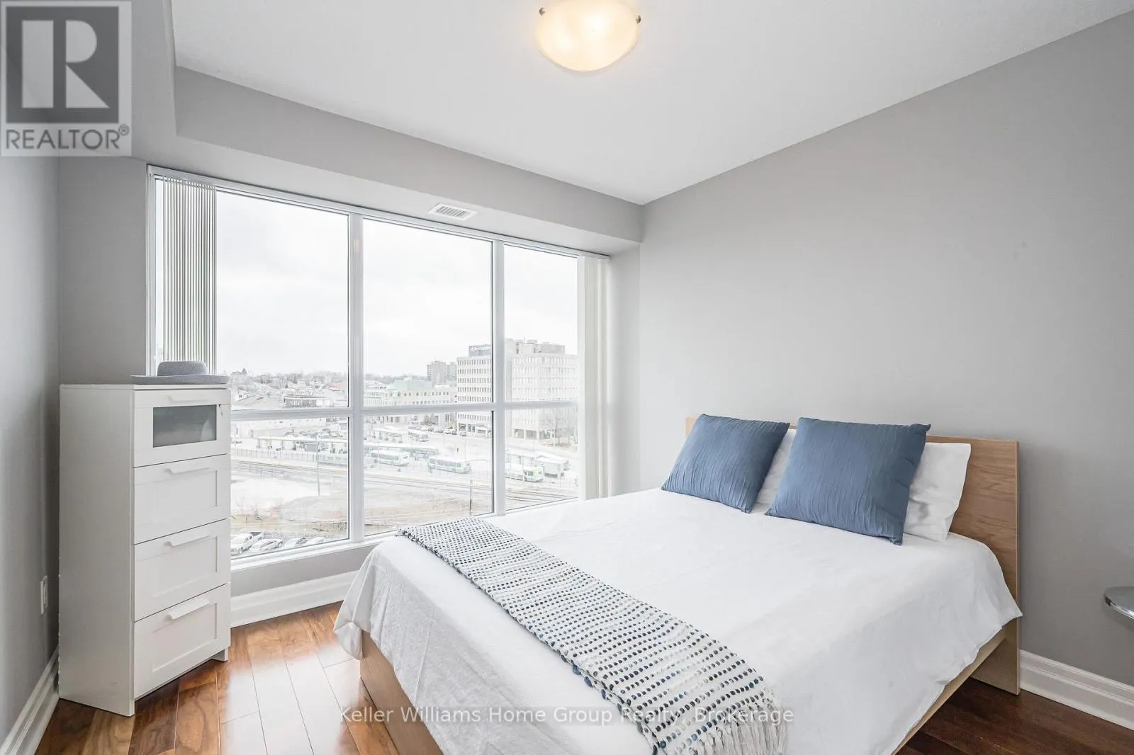901 - 150 WELLINGTON STREET E, #901