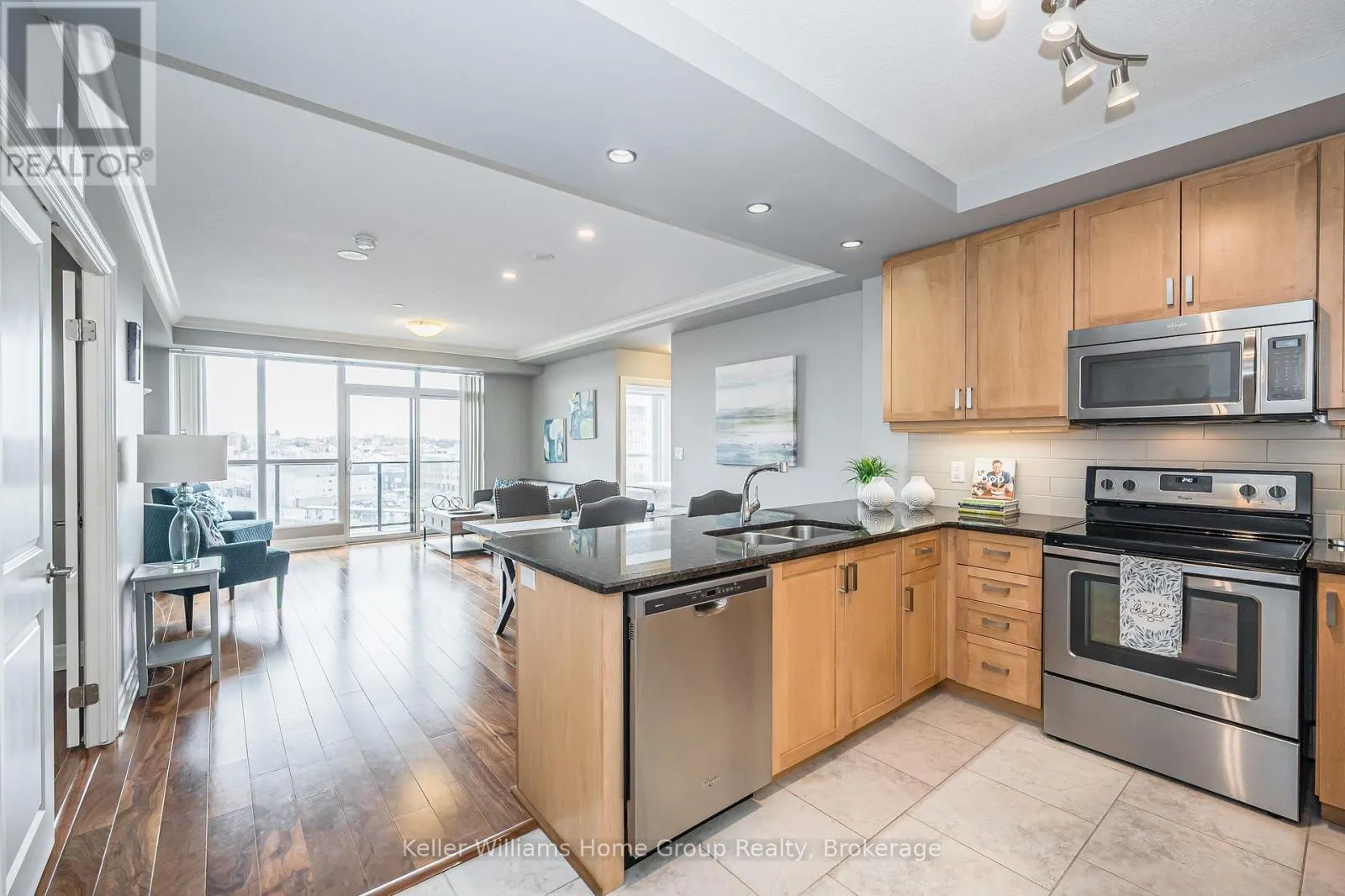 901 - 150 WELLINGTON STREET E, #901